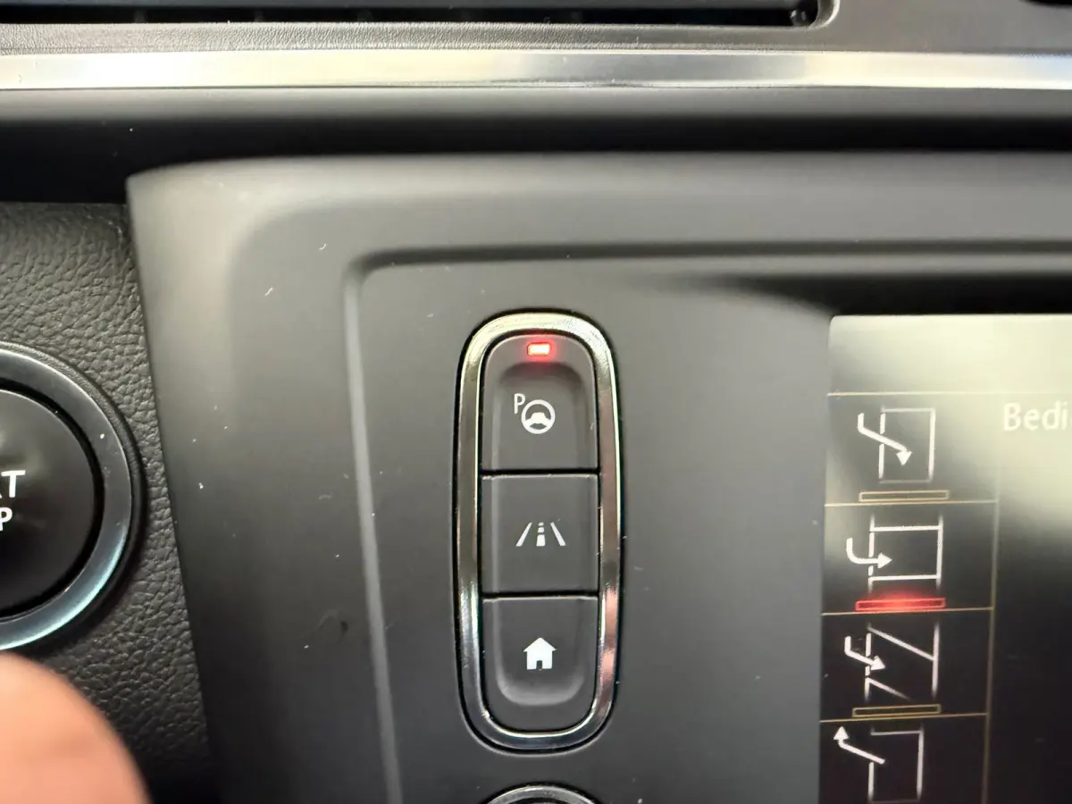 1.2 TCe Intens, Panoramadak,Trekhaak,Stoelverwarming,Stuurverwarming,Apple Carplay/Android
