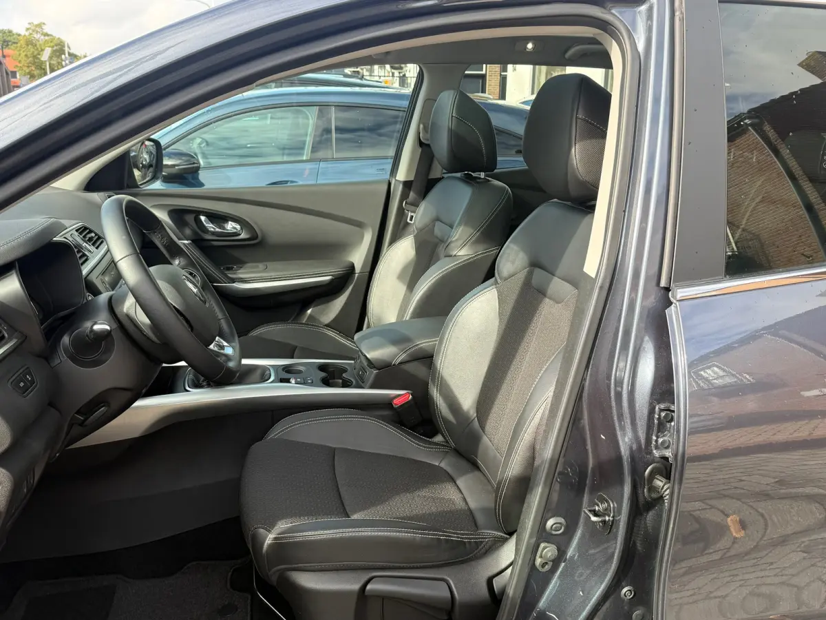 1.2 TCe Intens, Panoramadak,Trekhaak,Stoelverwarming,Stuurverwarming,Apple Carplay/Android
