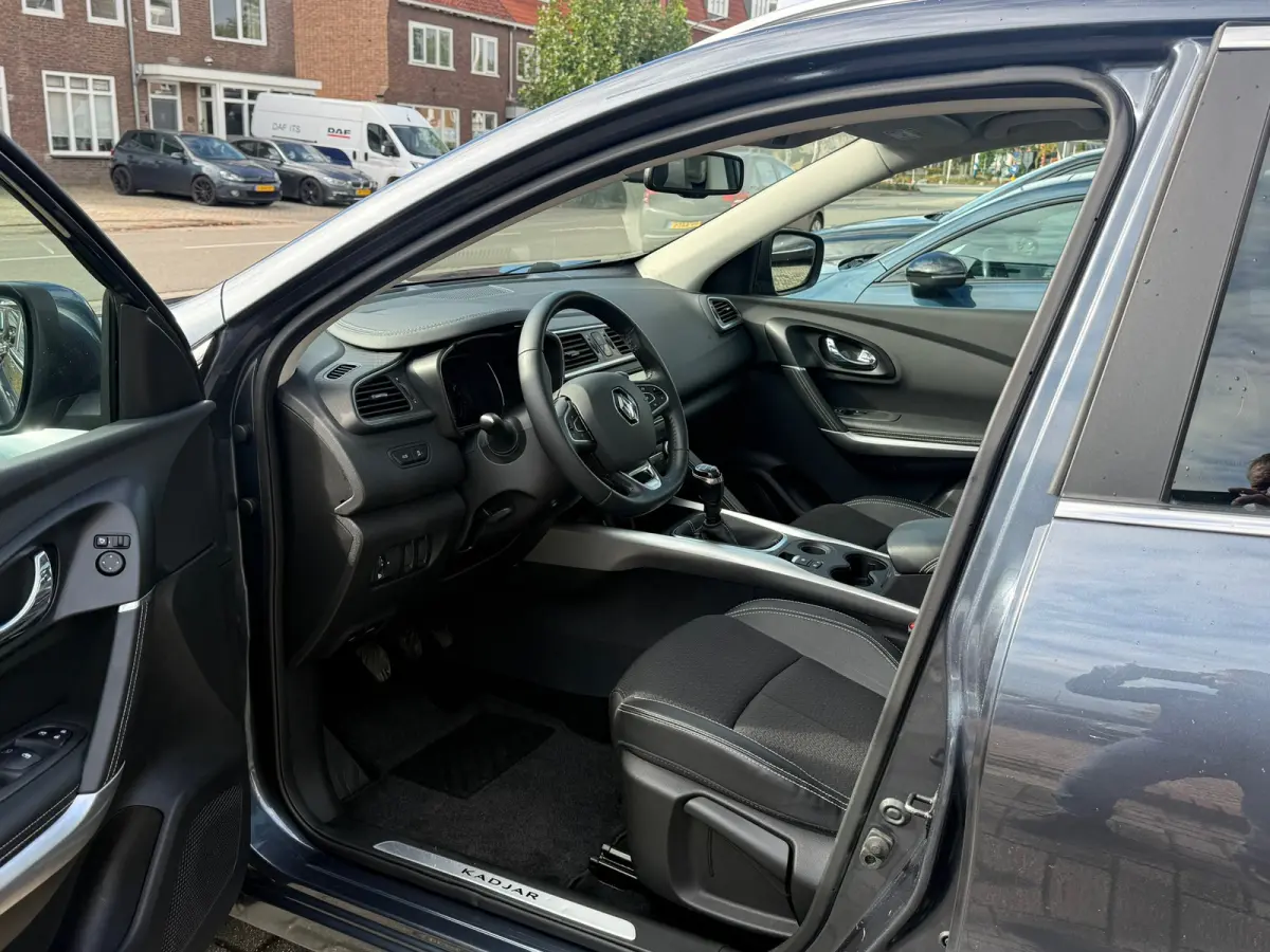 1.2 TCe Intens, Panoramadak,Trekhaak,Stoelverwarming,Stuurverwarming,Apple Carplay/Android