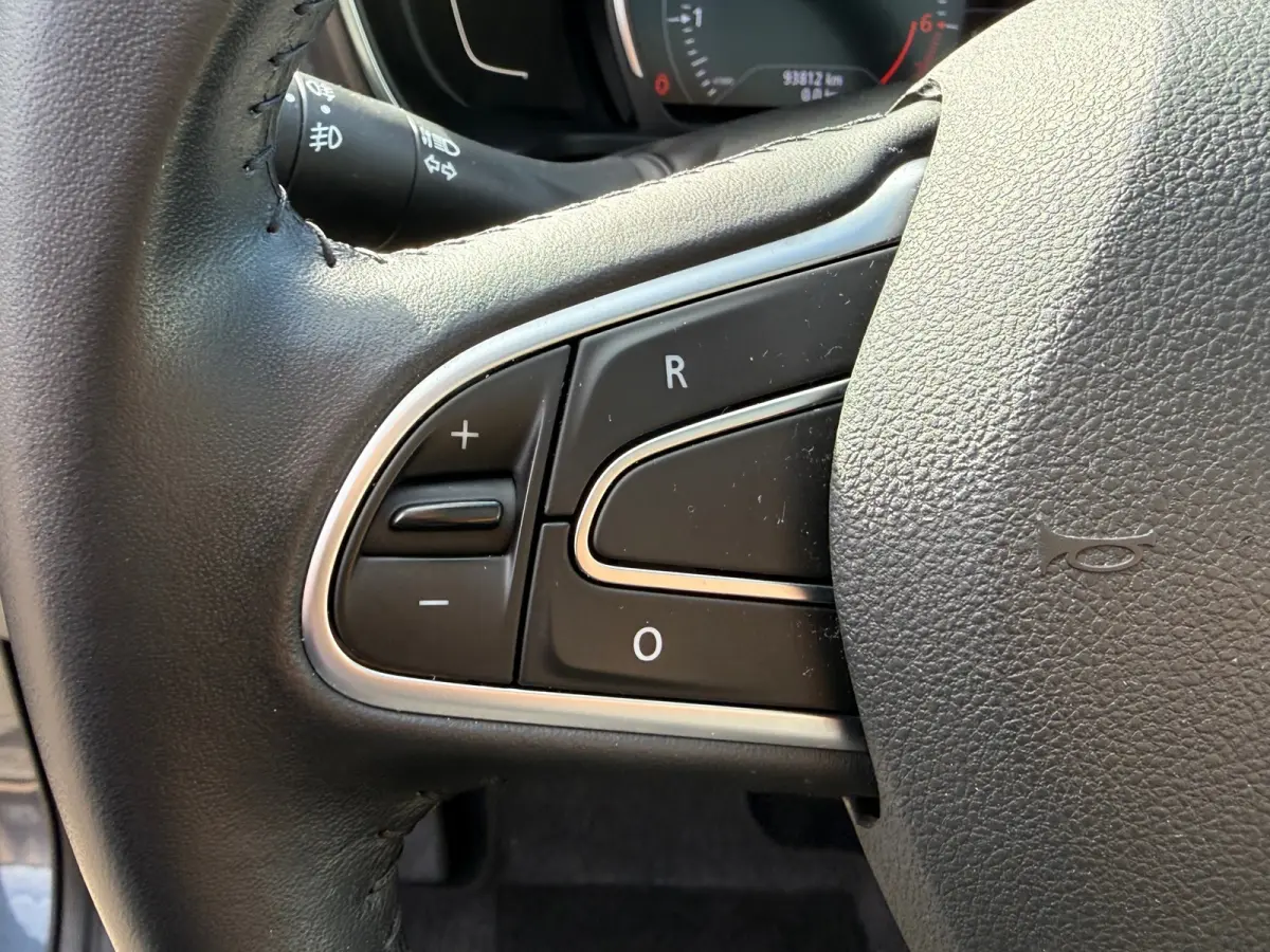 1.2 TCe Intens, Panoramadak,Trekhaak,Stoelverwarming,Stuurverwarming,Apple Carplay/Android