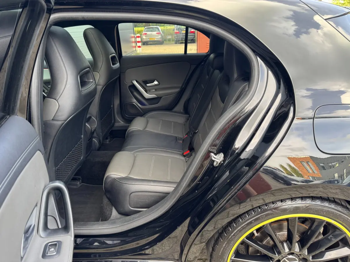 200 AMG / EDITION 1 / FULL OPTIONS / PANO / BURMESTER / LEDER / CARBON / SFEER / CAMERA / KEYLESS / DAB+ !