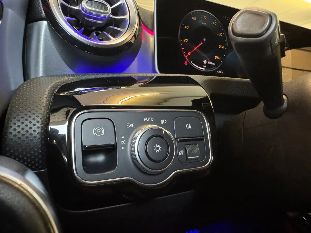 200 AMG / EDITION 1 / FULL OPTIONS / PANO / BURMESTER / LEDER / CARBON / SFEER / CAMERA / KEYLESS / DAB+ !