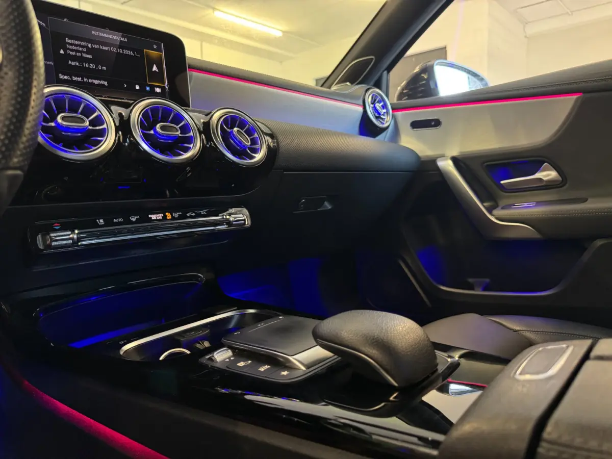 200 AMG / EDITION 1 / FULL OPTIONS / PANO / BURMESTER / LEDER / CARBON / SFEER / CAMERA / KEYLESS / DAB+ !