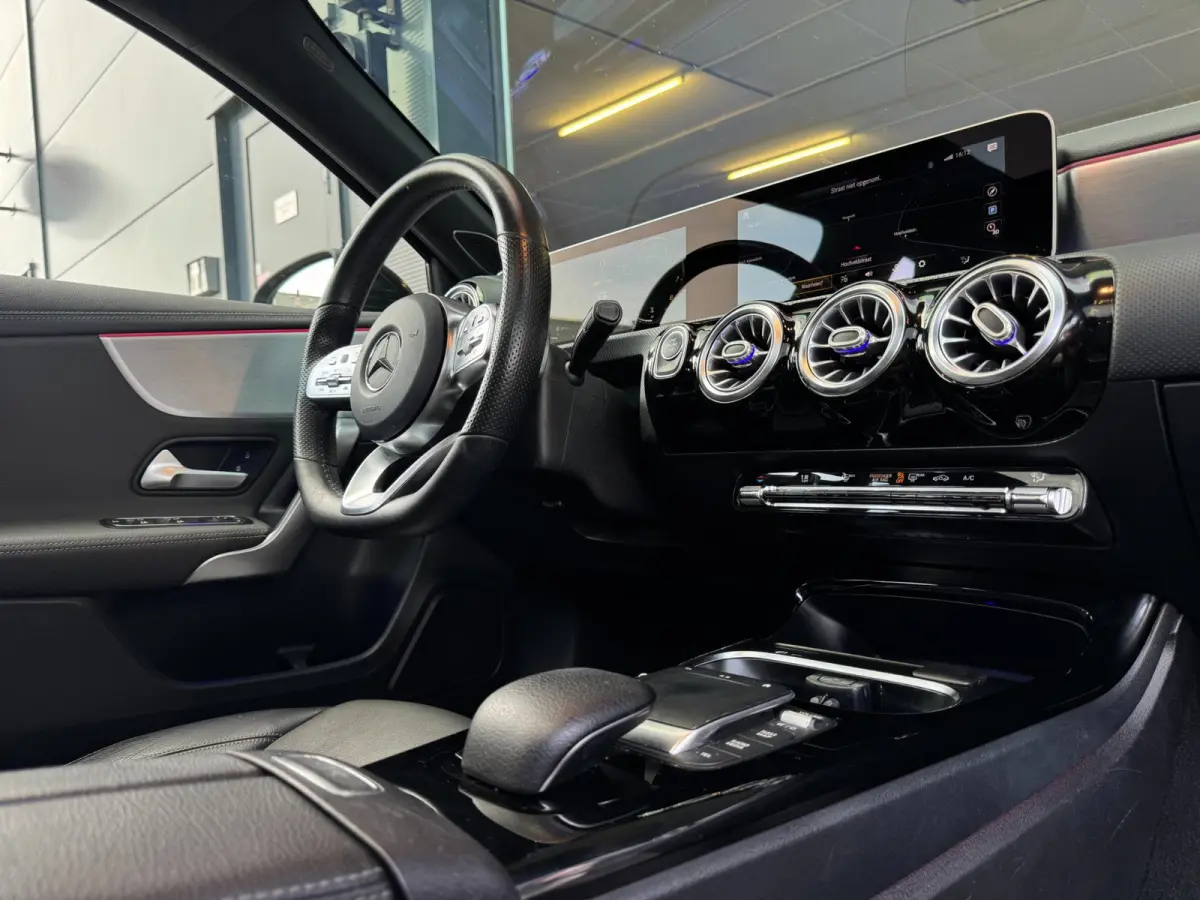 200 AMG / EDITION 1 / FULL OPTIONS / PANO / BURMESTER / LEDER / CARBON / SFEER / CAMERA / KEYLESS / DAB+ !