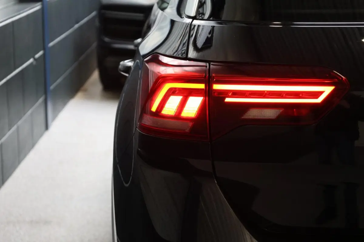 2.0 TSI 4Motion 190+PK R-LINE LED/VIRTUAL/SFEER/PANO/LEER+S.VERWARMING/19" LMV/PDC/ACC/12 MND GARANTIE!