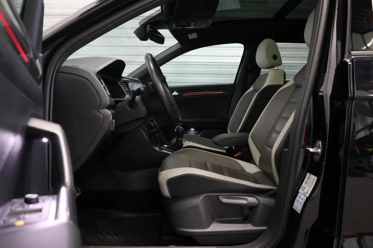 2.0 TSI 4Motion 190+PK R-LINE LED/VIRTUAL/SFEER/PANO/LEER+S.VERWARMING/19" LMV/PDC/ACC/12 MND GARANTIE!