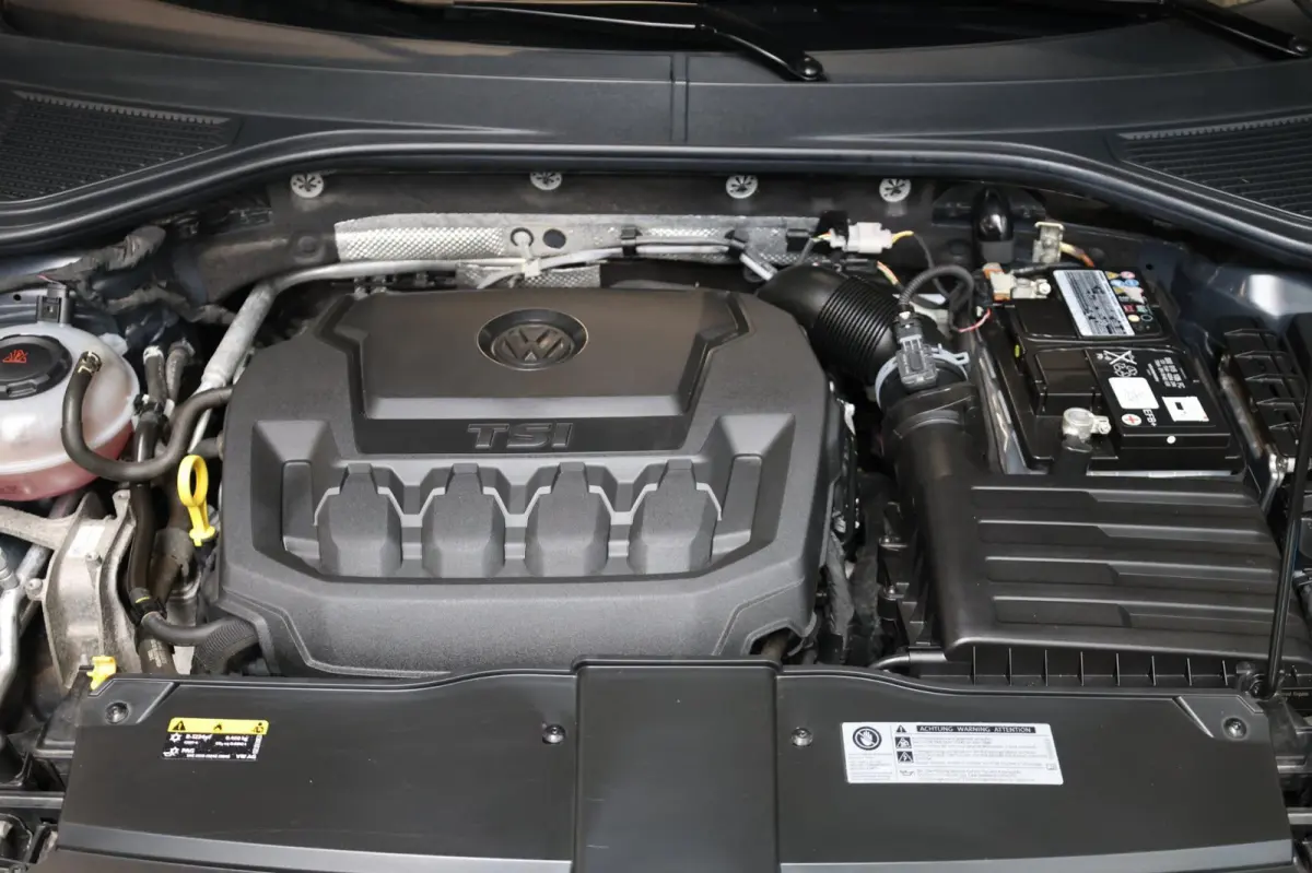 2.0 TSI 4Motion 190+PK R-LINE LED/VIRTUAL/SFEER/PANO/LEER+S.VERWARMING/19" LMV/PDC/ACC/12 MND GARANTIE!