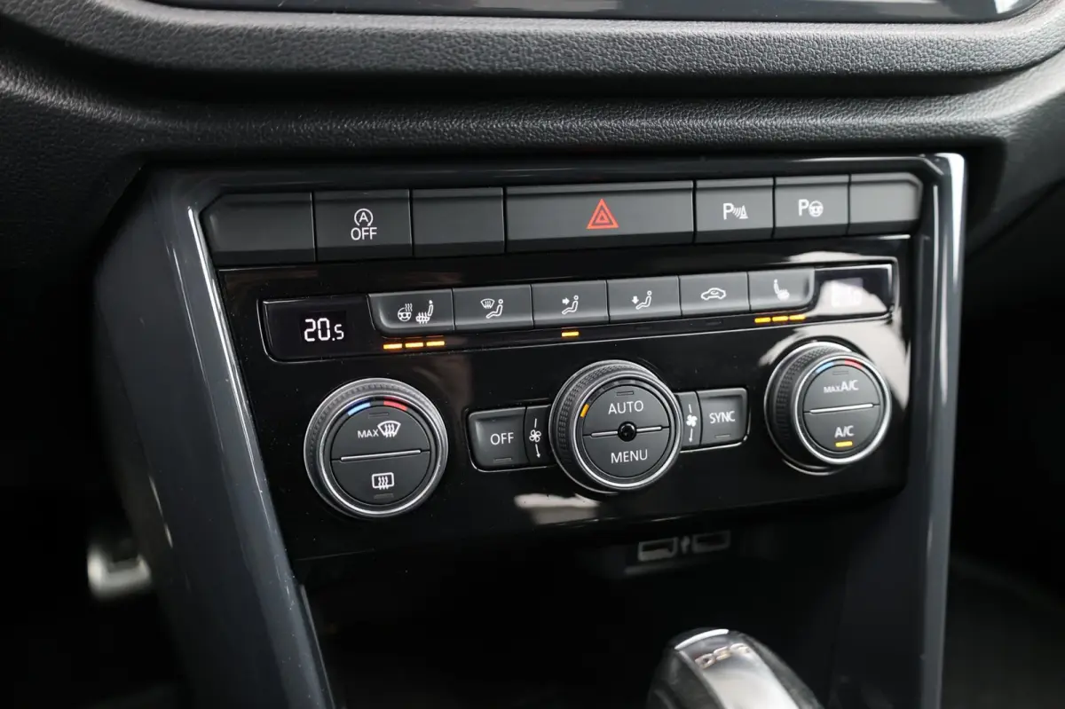 2.0 TSI 4Motion 190+PK R-LINE LED/VIRTUAL/SFEER/PANO/LEER+S.VERWARMING/19" LMV/PDC/ACC/12 MND GARANTIE!