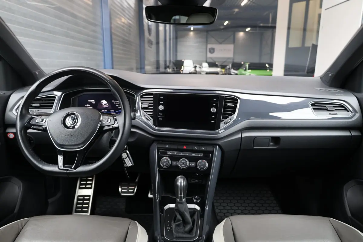 2.0 TSI 4Motion 190+PK R-LINE LED/VIRTUAL/SFEER/PANO/LEER+S.VERWARMING/19" LMV/PDC/ACC/12 MND GARANTIE!