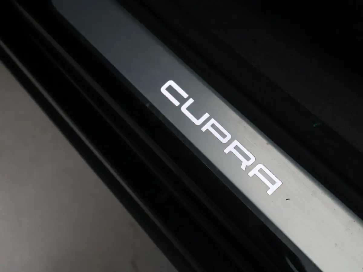 1.4 e-HYBRID 245 PK VZ PERFORMANCE + PANORAMA | 19 INCH | ADAPTIVE CRUISE | STUURVERW. | SFEERVERLICHTING