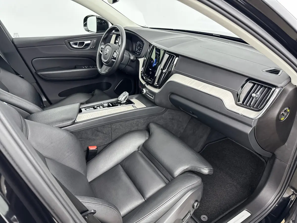 T6 Recharge Inscription | 19" | Parkeercamera | Panoramadak | Adaptieve Cruise | BLIS | Elektr. verst. best. Stoel | Stoel/Stuurverwarming