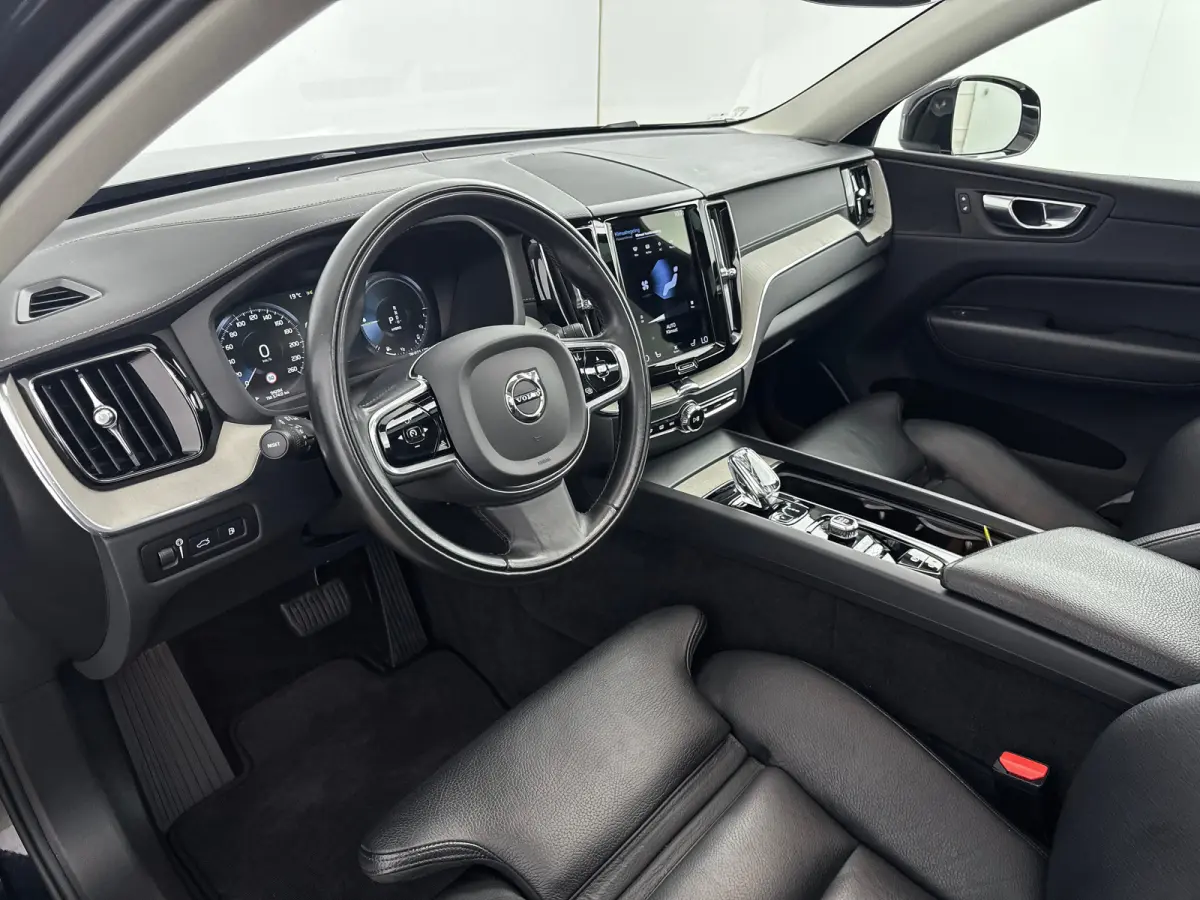 T6 Recharge Inscription | 19" | Parkeercamera | Panoramadak | Adaptieve Cruise | BLIS | Elektr. verst. best. Stoel | Stoel/Stuurverwarming