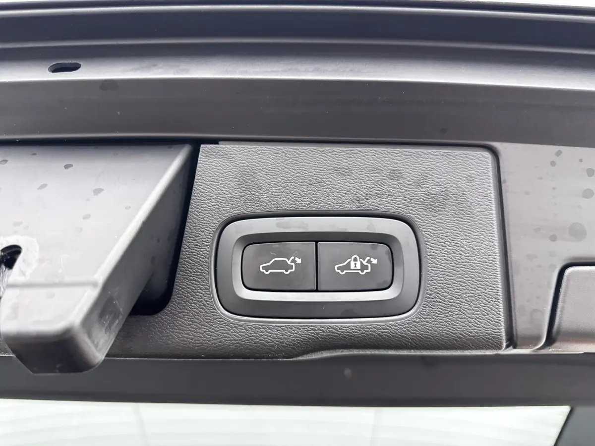 T6 Recharge Inscription | 19" | Parkeercamera | Panoramadak | Adaptieve Cruise | BLIS | Elektr. verst. best. Stoel | Stoel/Stuurverwarming