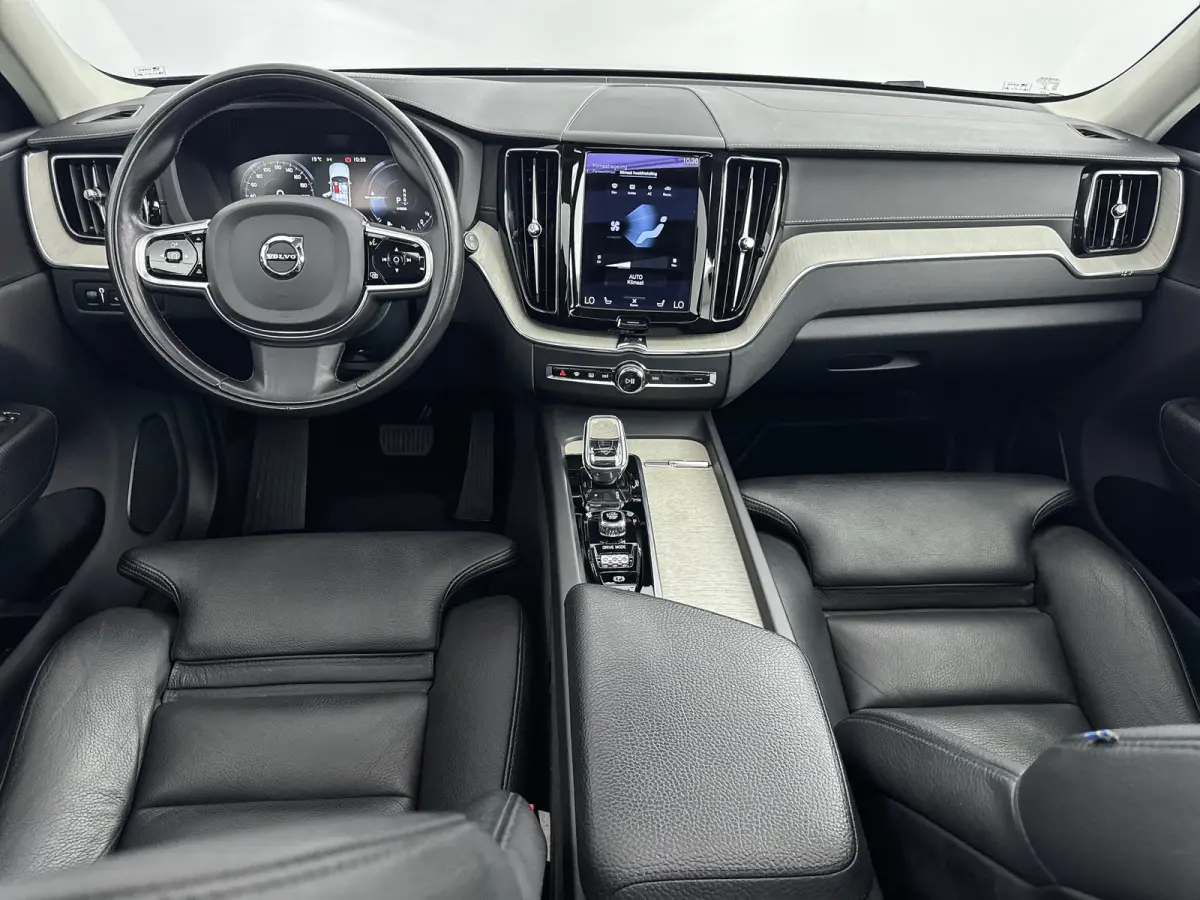 T6 Recharge Inscription | 19" | Parkeercamera | Panoramadak | Adaptieve Cruise | BLIS | Elektr. verst. best. Stoel | Stoel/Stuurverwarming
