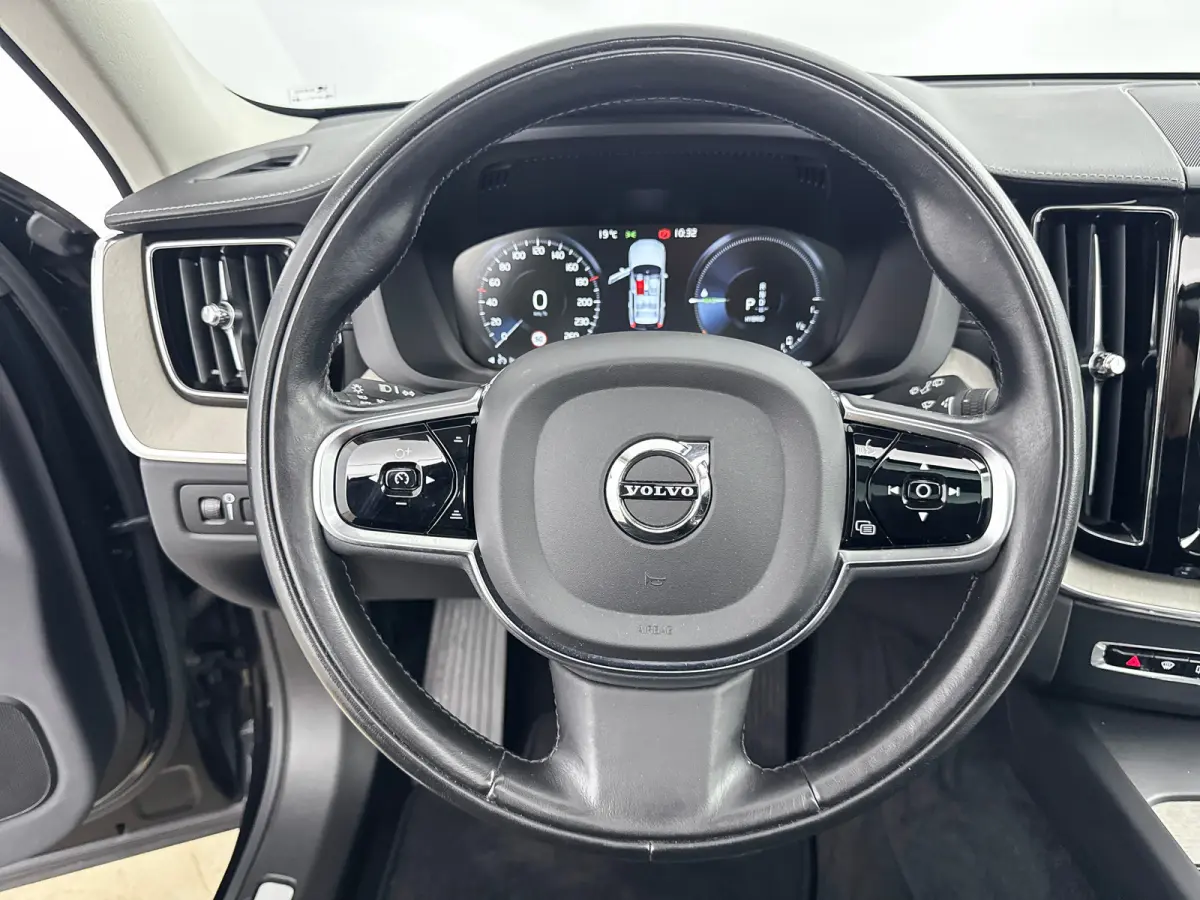 T6 Recharge Inscription | 19" | Parkeercamera | Panoramadak | Adaptieve Cruise | BLIS | Elektr. verst. best. Stoel | Stoel/Stuurverwarming