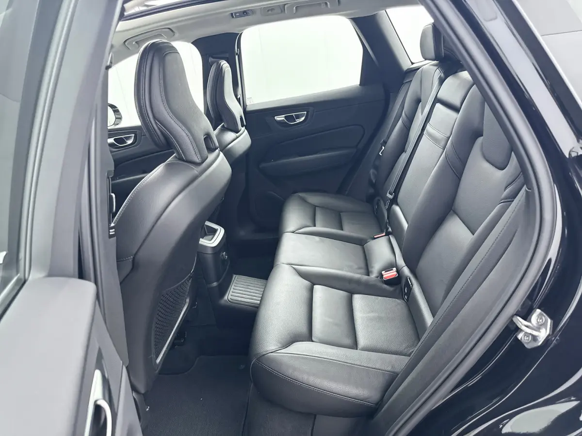 T6 Recharge Inscription | 19" | Parkeercamera | Panoramadak | Adaptieve Cruise | BLIS | Elektr. verst. best. Stoel | Stoel/Stuurverwarming