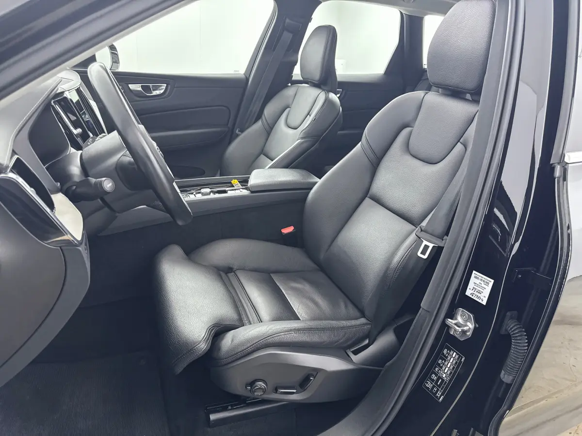 T6 Recharge Inscription | 19" | Parkeercamera | Panoramadak | Adaptieve Cruise | BLIS | Elektr. verst. best. Stoel | Stoel/Stuurverwarming