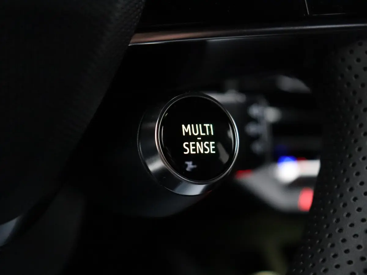 comfort range techno 52 kWh | Vijf jaar garantie | Harman Kardon | Stoel- en stuurwielverwarming | 18" Chrono | Easy park assist |