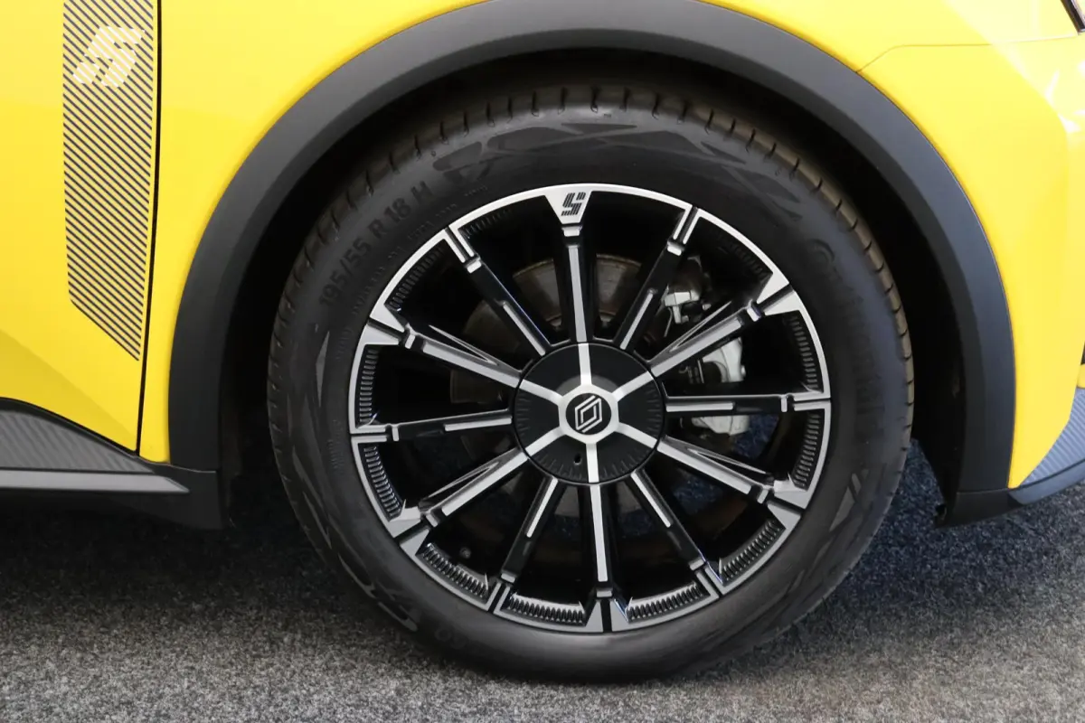 comfort range techno 52 kWh | Vijf jaar garantie | Harman Kardon | Stoel- en stuurwielverwarming | 18" Chrono | Easy park assist |