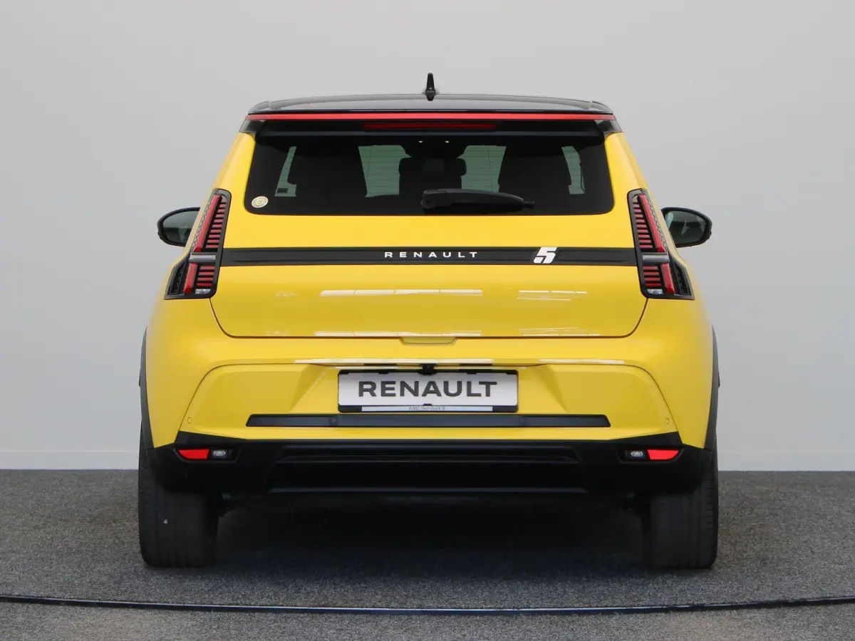 comfort range techno 52 kWh | Vijf jaar garantie | Harman Kardon | Stoel- en stuurwielverwarming | 18" Chrono | Easy park assist |