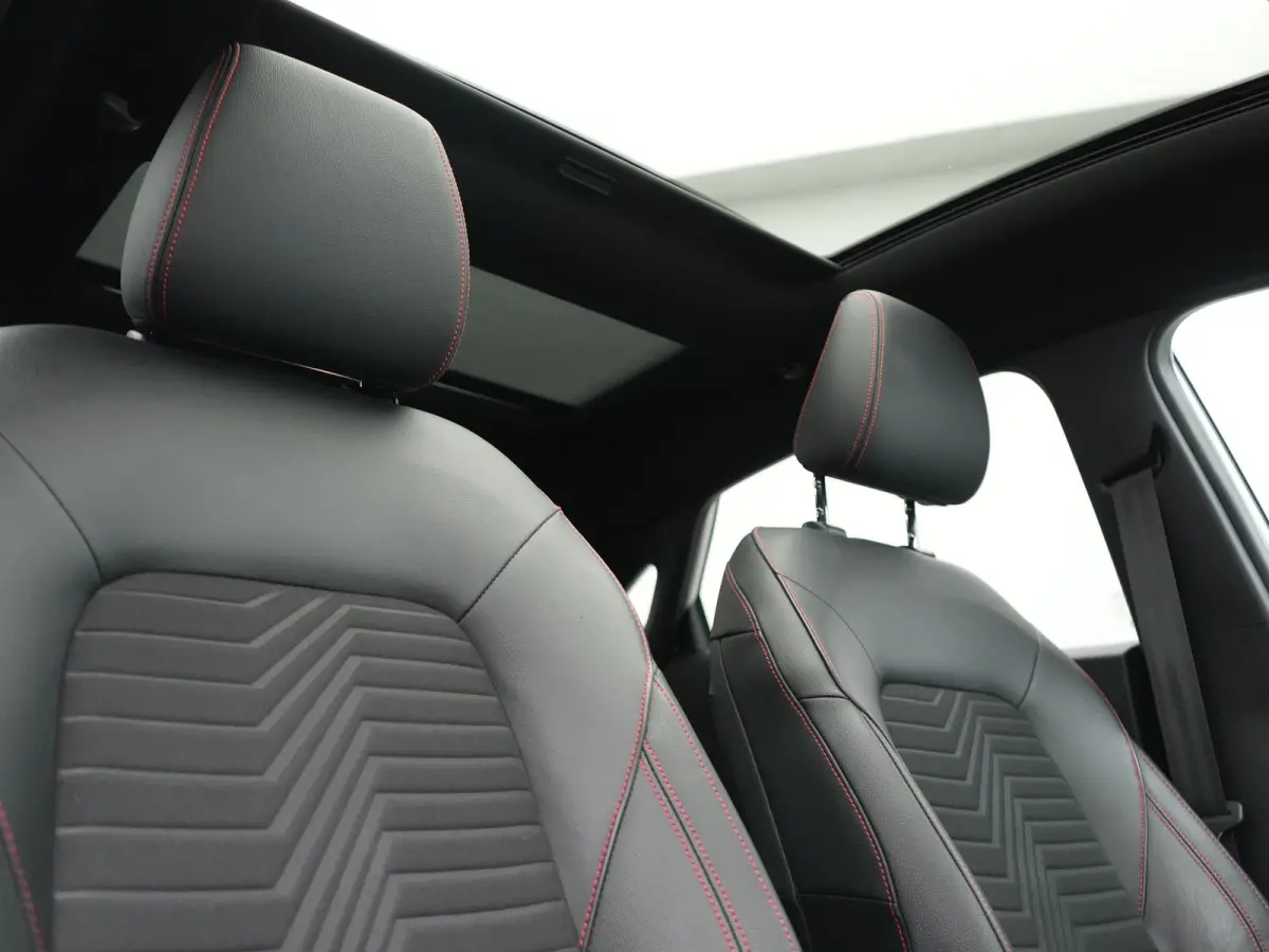 1.0 EcoBoost ST-Line X 155pk Dealer O.H | Panodak | Adaptive Cruise | Bang & Olufsen | Camera | Sportstoelen & Stuur Verwarmd | Apple Carplay | Keyless | Virtual | Navigatie | DAB | 17"L.M |