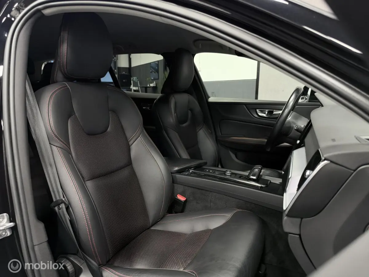 2.0 B3 Momentum Advantage ORIGINEEL NL / LEDEREN INTERIEUR / STOEL+STUURVERWARMING