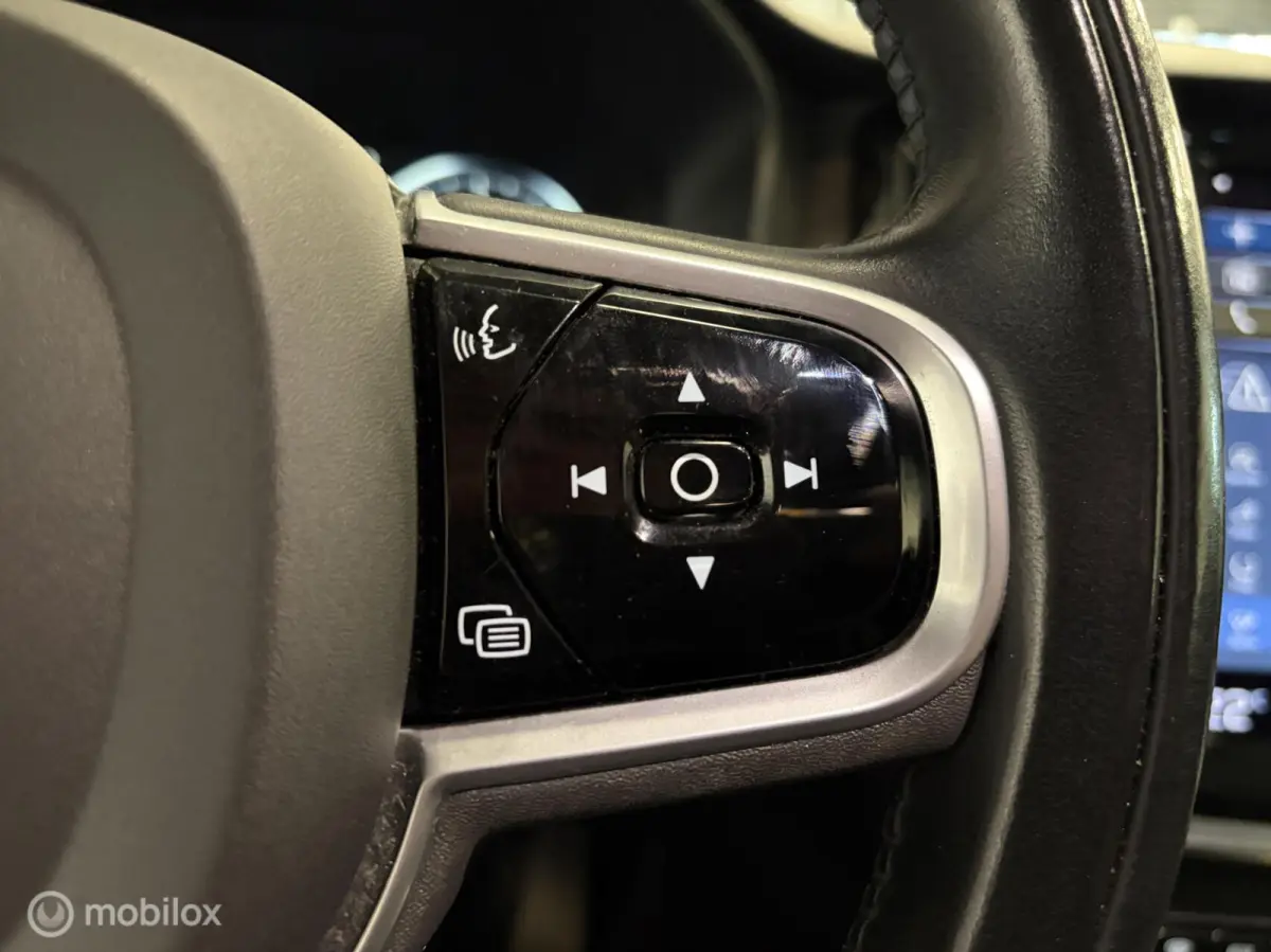 2.0 B3 Momentum Advantage ORIGINEEL NL / LEDEREN INTERIEUR / STOEL+STUURVERWARMING