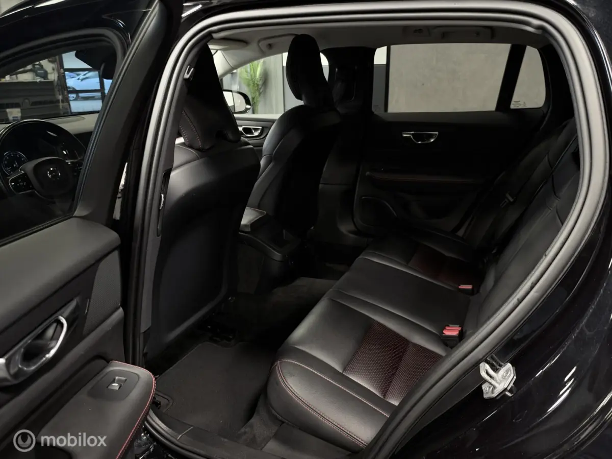 2.0 B3 Momentum Advantage ORIGINEEL NL / LEDEREN INTERIEUR / STOEL+STUURVERWARMING