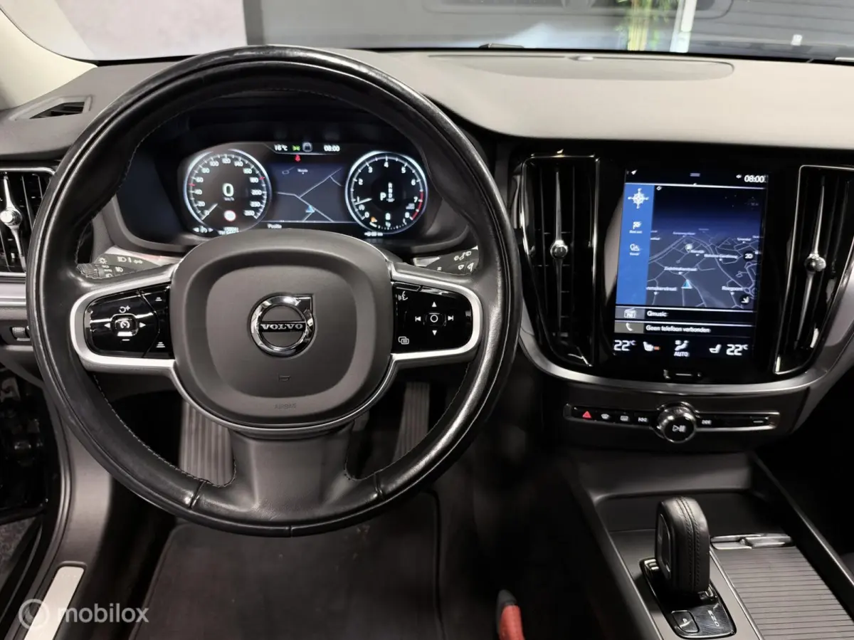 2.0 B3 Momentum Advantage ORIGINEEL NL / LEDEREN INTERIEUR / STOEL+STUURVERWARMING
