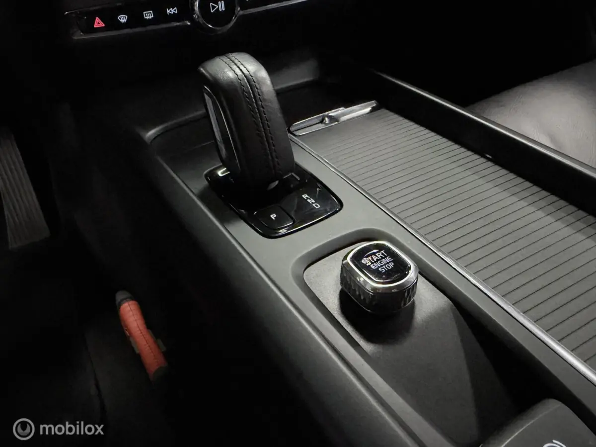 2.0 B3 Momentum Advantage ORIGINEEL NL / LEDEREN INTERIEUR / STOEL+STUURVERWARMING
