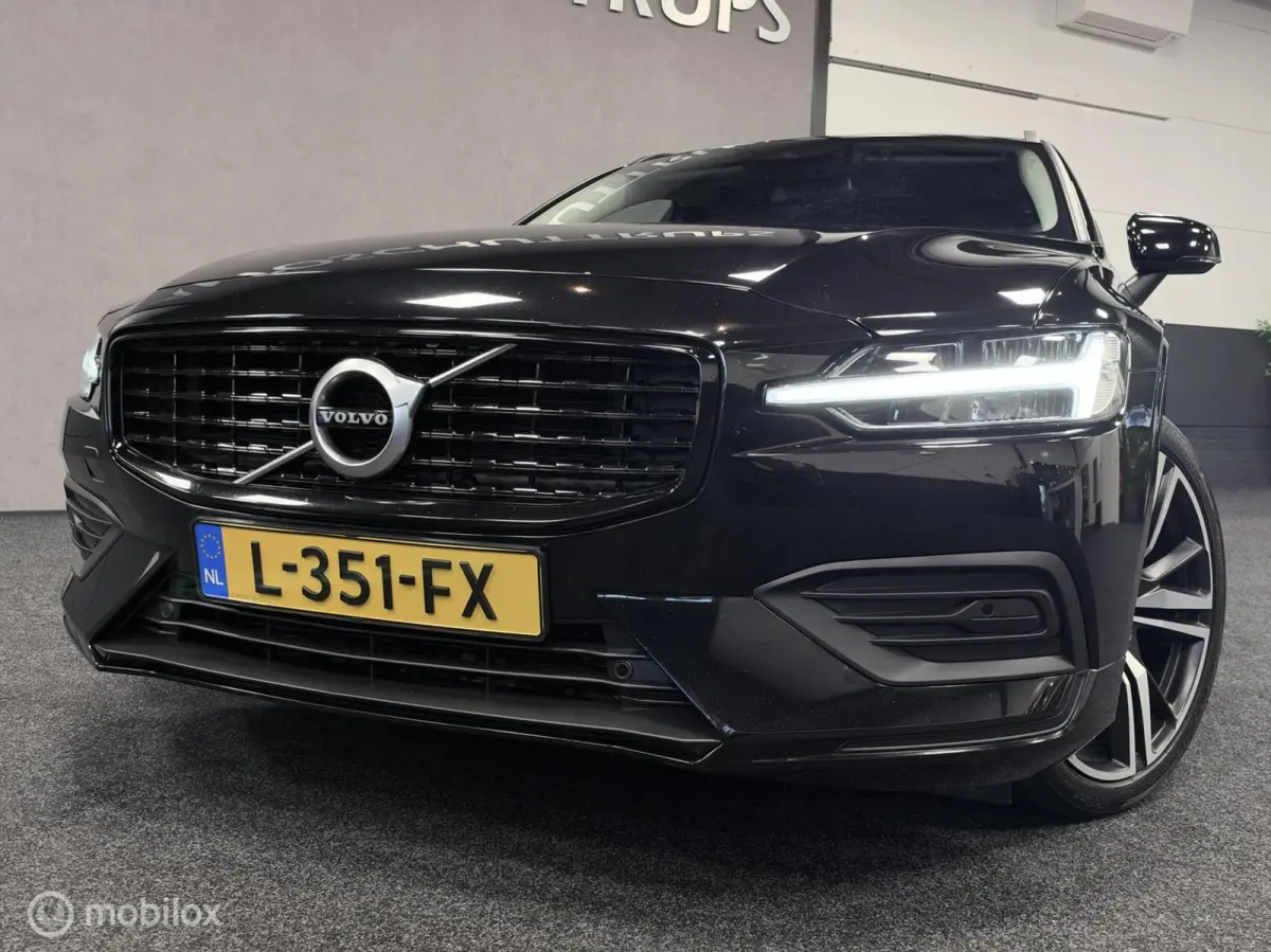 2.0 B3 Momentum Advantage ORIGINEEL NL / LEDEREN INTERIEUR / STOEL+STUURVERWARMING