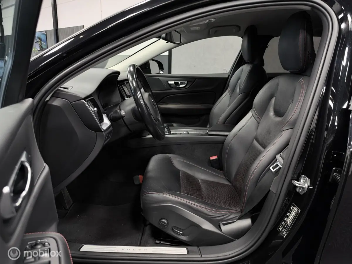 2.0 B3 Momentum Advantage ORIGINEEL NL / LEDEREN INTERIEUR / STOEL+STUURVERWARMING
