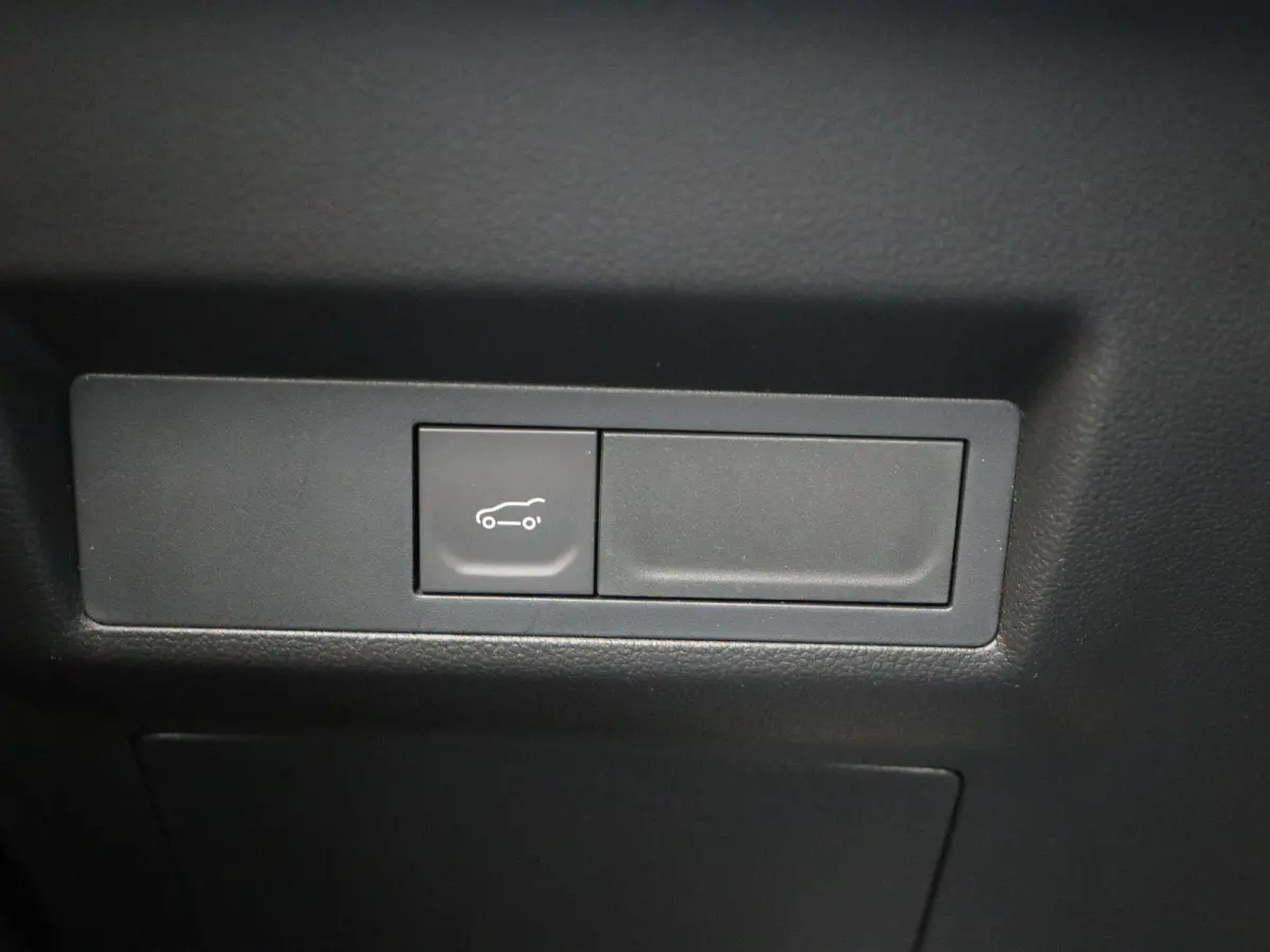 1.8 E-Tech full hybrid 160pk techno | Vijf jaar garantie | Stoel- en stuurwielverwarming | Elek. kofferklep | Active driver assist |