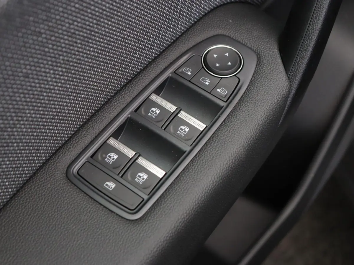 1.8 E-Tech full hybrid 160pk techno | Vijf jaar garantie | Stoel- en stuurwielverwarming | Elek. kofferklep | Active driver assist |