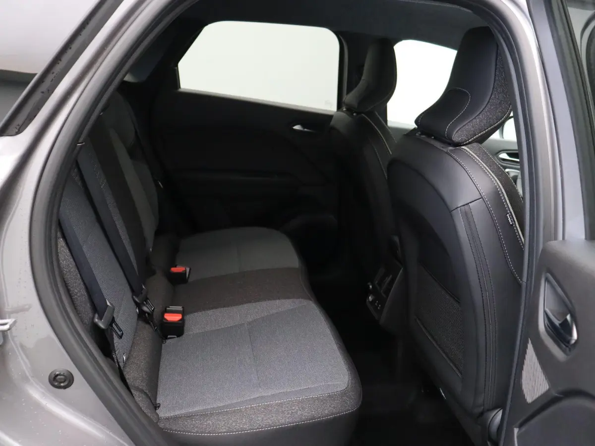 1.8 E-Tech full hybrid 160pk techno | Vijf jaar garantie | Stoel- en stuurwielverwarming | Elek. kofferklep | Active driver assist |