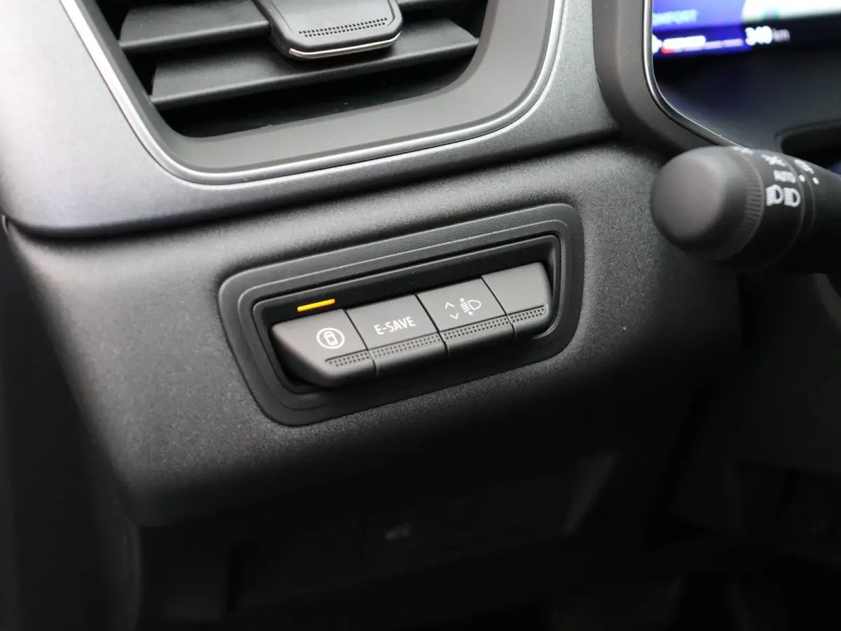 1.8 E-Tech full hybrid 160pk techno | Vijf jaar garantie | Stoel- en stuurwielverwarming | Elek. kofferklep | Active driver assist |