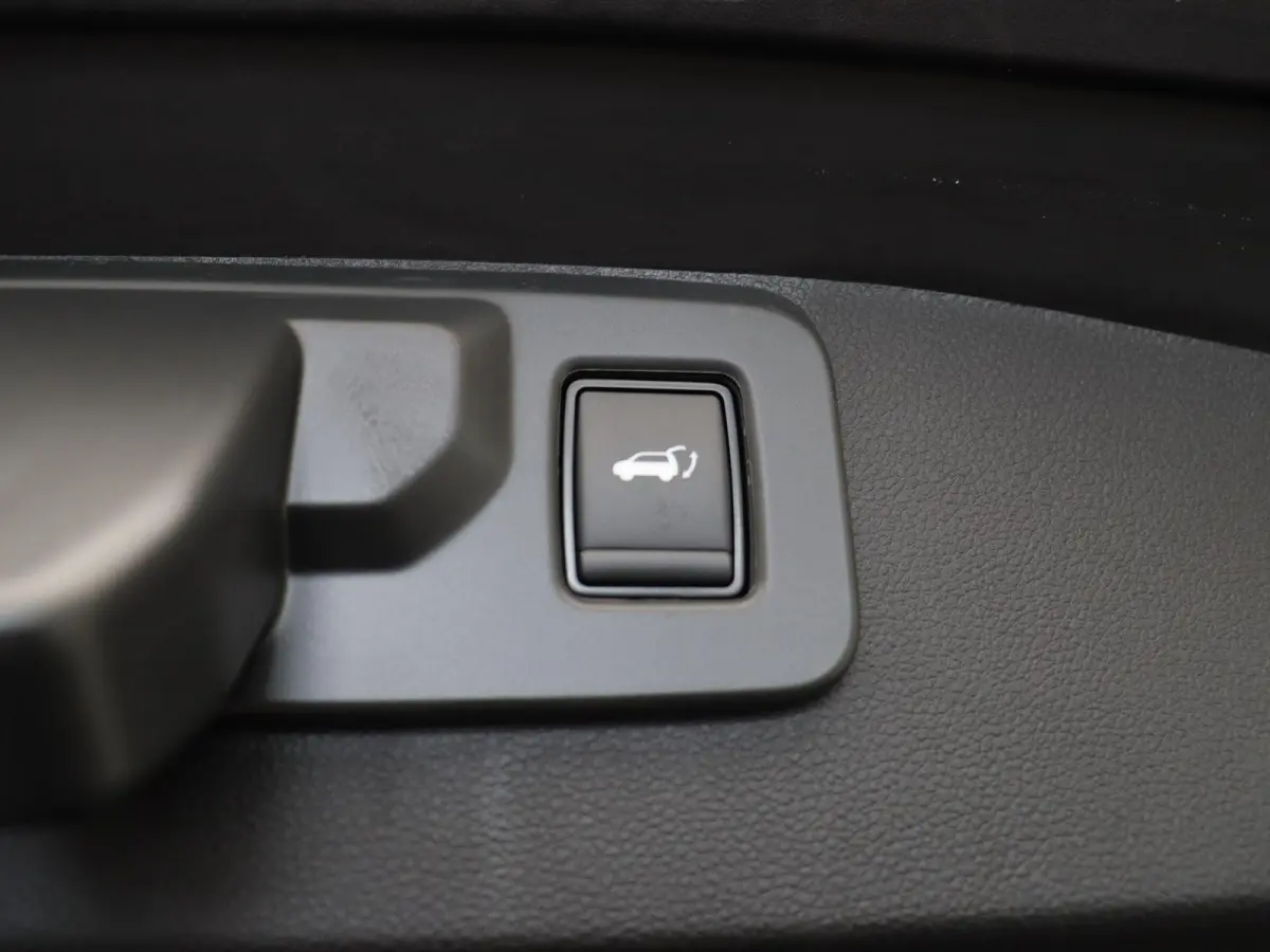 1.8 E-Tech full hybrid 160pk techno | Vijf jaar garantie | Stoel- en stuurwielverwarming | Elek. kofferklep | Active driver assist |