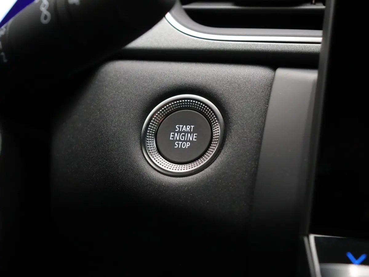1.8 E-Tech full hybrid 160pk techno | Vijf jaar garantie | Stoel- en stuurwielverwarming | Elek. kofferklep | Active driver assist |