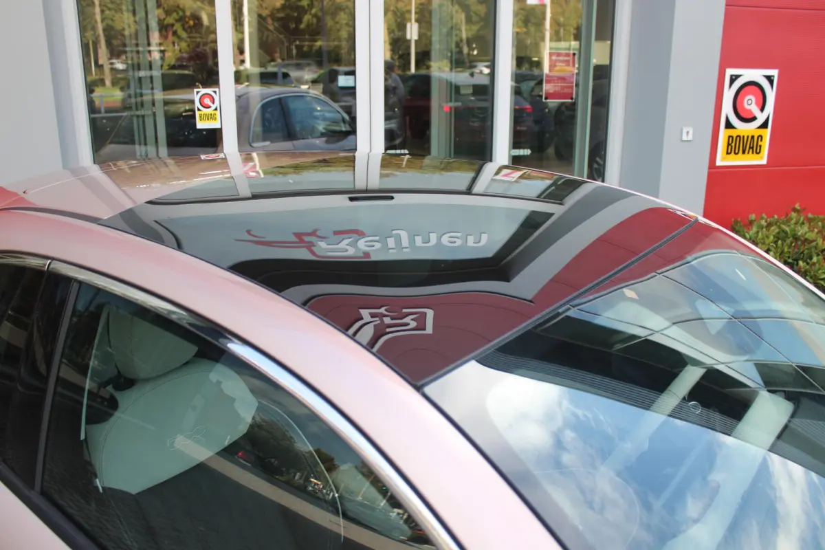 1.0 Hybrid La Prima | PANORAMADAK | DRAADLOZE APPLE CARPLAY/ANDROID AUTO | DRAADLOZE TELEFOONLADER | LEDER BEKLEDING | ACHTERUITRIJ CAMERA  | PARKEERSESOREN ACHTER | 17" LICHTMETALEN VELGEN 
