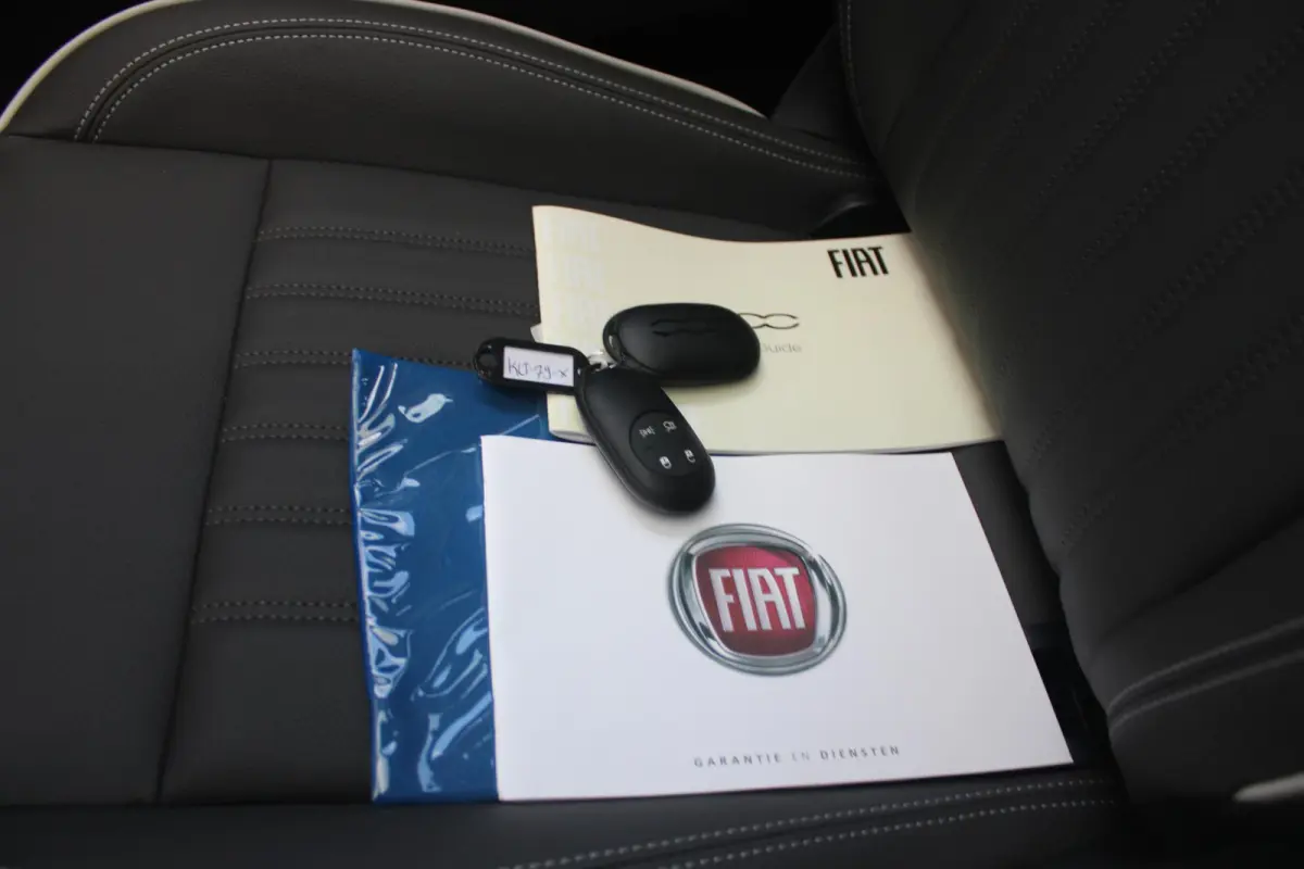 1.0 Hybrid La Prima | PANORAMADAK | DRAADLOZE APPLE CARPLAY/ANDROID AUTO | DRAADLOZE TELEFOONLADER | LEDER BEKLEDING | ACHTERUITRIJ CAMERA  | PARKEERSESOREN ACHTER | 17" LICHTMETALEN VELGEN 