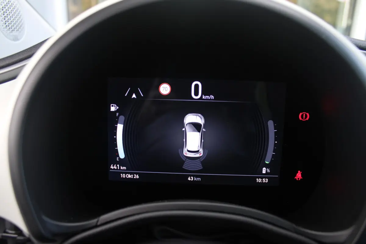 1.0 Hybrid La Prima | PANORAMADAK | DRAADLOZE APPLE CARPLAY/ANDROID AUTO | DRAADLOZE TELEFOONLADER | LEDER BEKLEDING | ACHTERUITRIJ CAMERA  | PARKEERSESOREN ACHTER | 17" LICHTMETALEN VELGEN 