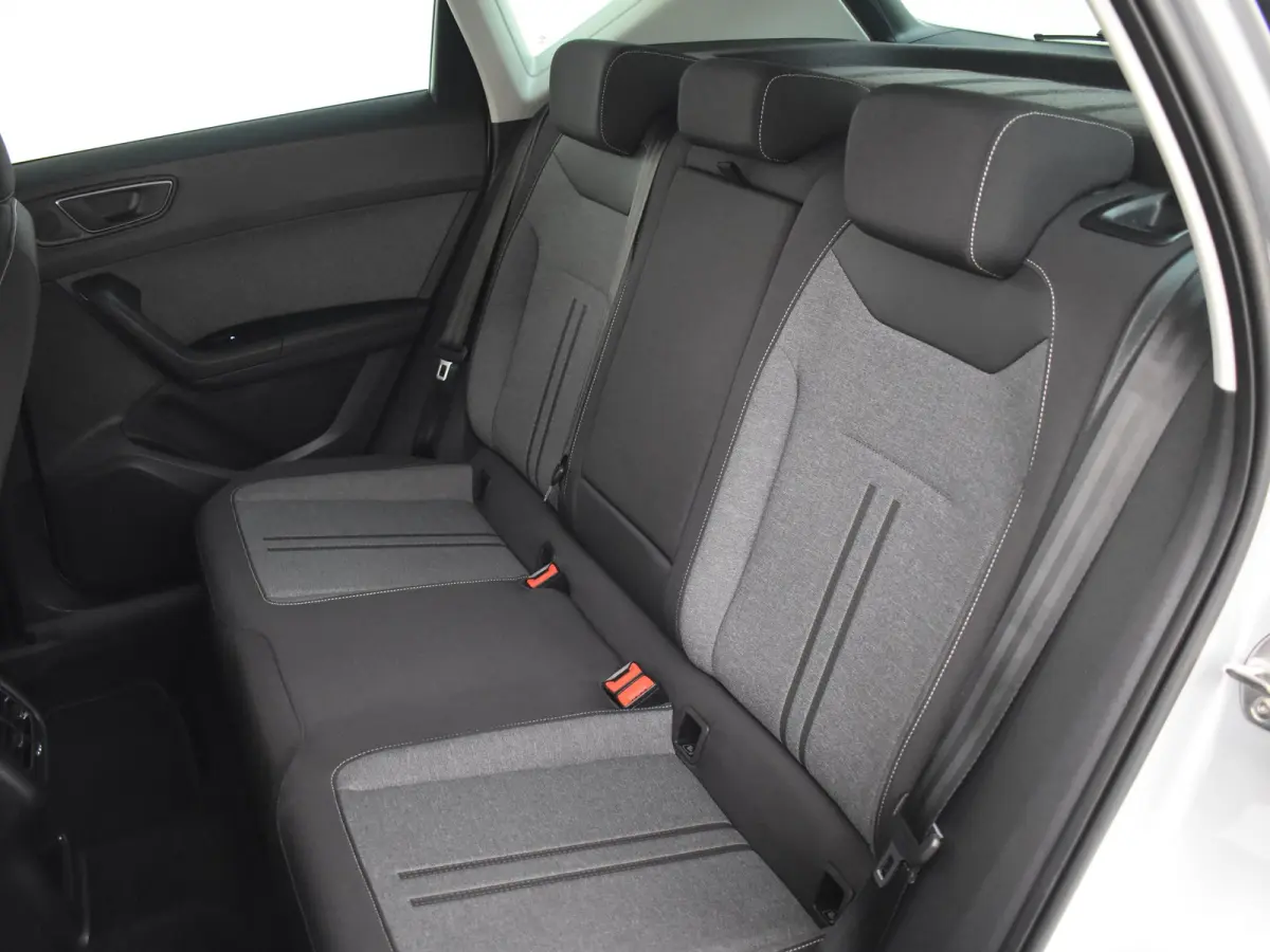 1.5 TSI Style Business Intense 150pk DSG/AUTO | Achterbank in delen neerklapbaar | Achteruitrijcamera | Airconditioning automatisch met 2-zone-temperatuurregeling