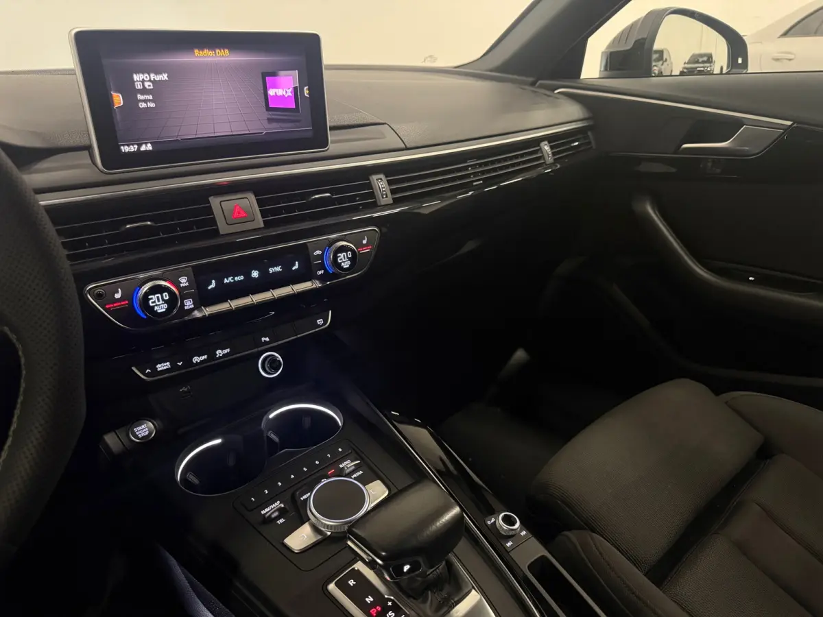40 TFSI 190 PK S line black edition Headup Trekhaak Camera Keyless