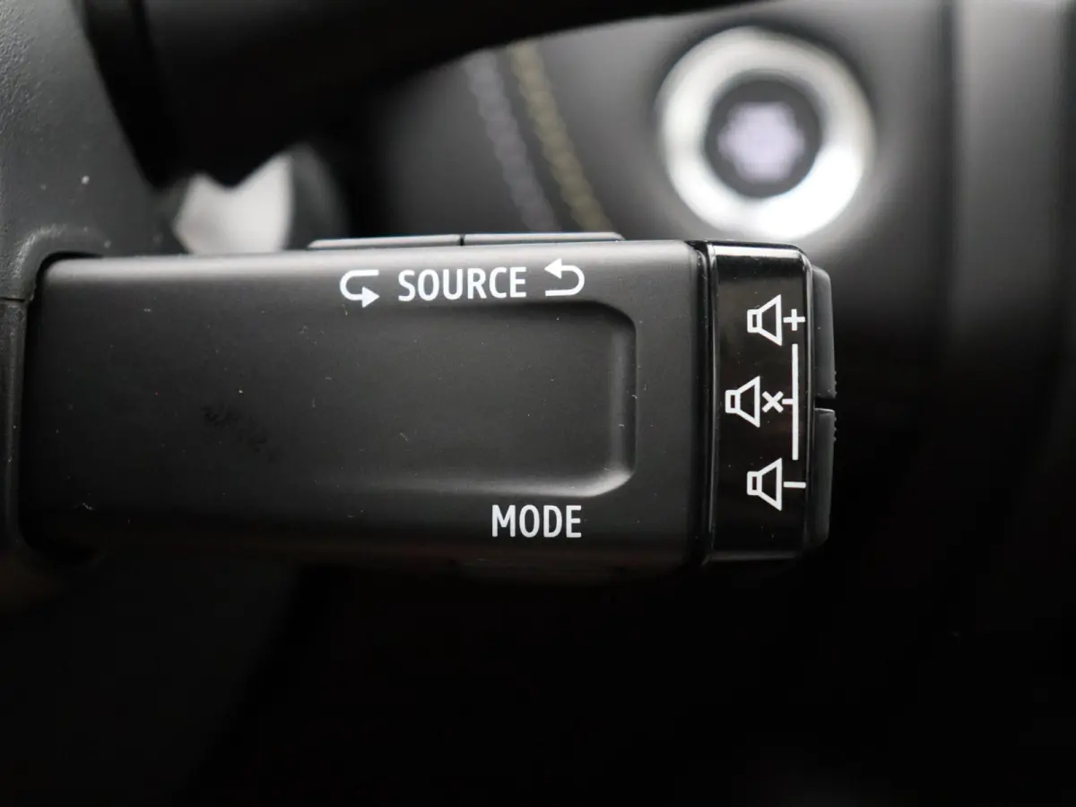 1.8 E-Tech full hybrid 160pk iconic | Vijf jaar garantie | Harman Kardon | Panoramisch vast glazen dak | Stoel- en stuurwielverwarming |