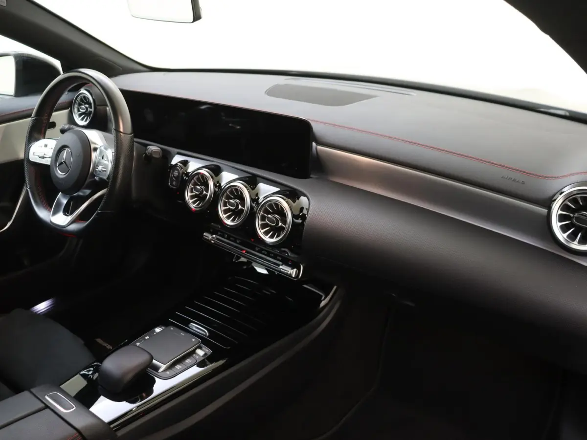 180 AMG Line / Stoelverwarming / Panaromadak / Achteruitcamera / Night-Pakket / Sfeerverlichting /