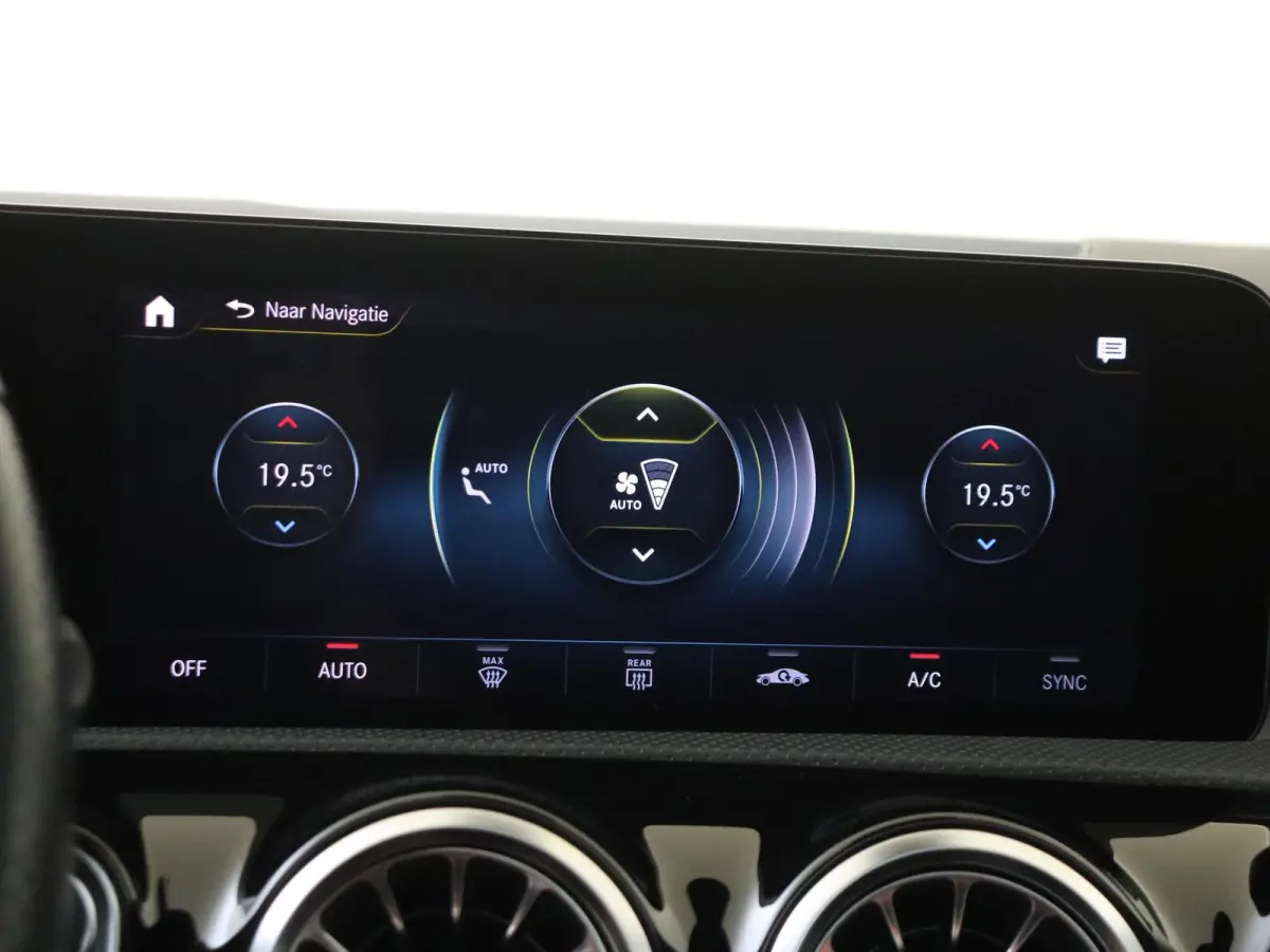 180 AMG Line / Stoelverwarming / Panaromadak / Achteruitcamera / Night-Pakket / Sfeerverlichting /
