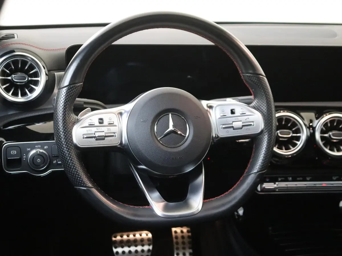 180 AMG Line / Stoelverwarming / Panaromadak / Achteruitcamera / Night-Pakket / Sfeerverlichting /