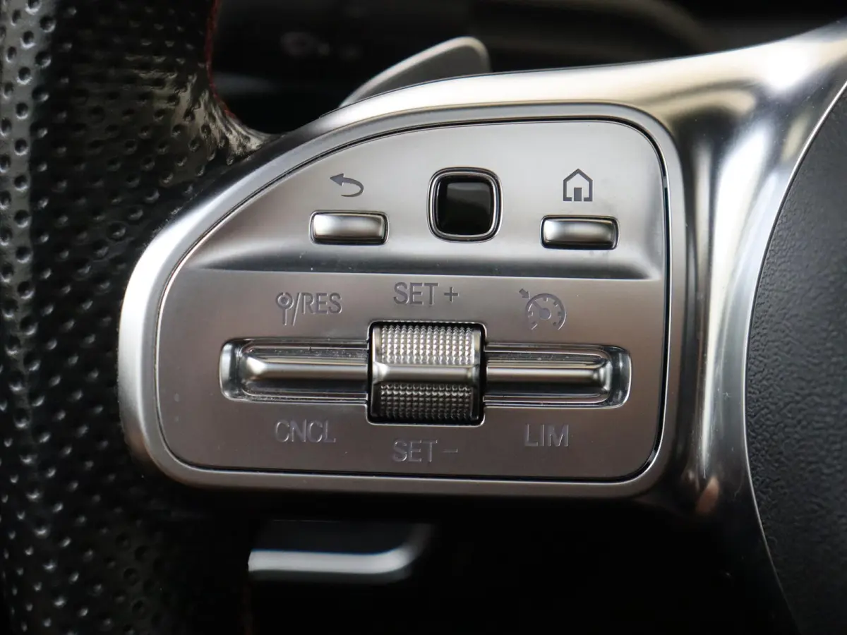180 AMG Line / Stoelverwarming / Panaromadak / Achteruitcamera / Night-Pakket / Sfeerverlichting /
