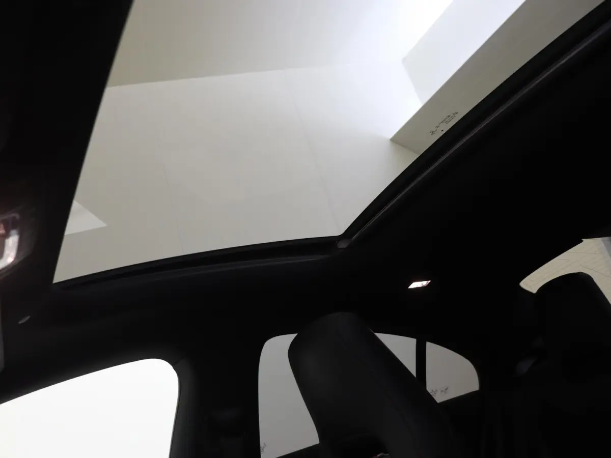 180 AMG Line / Stoelverwarming / Panaromadak / Achteruitcamera / Night-Pakket / Sfeerverlichting /