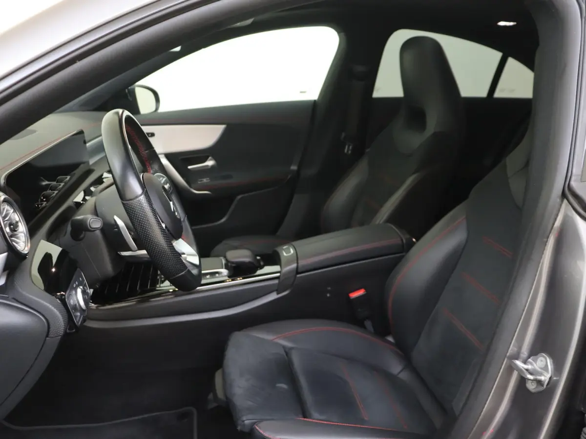 180 AMG Line / Stoelverwarming / Panaromadak / Achteruitcamera / Night-Pakket / Sfeerverlichting /